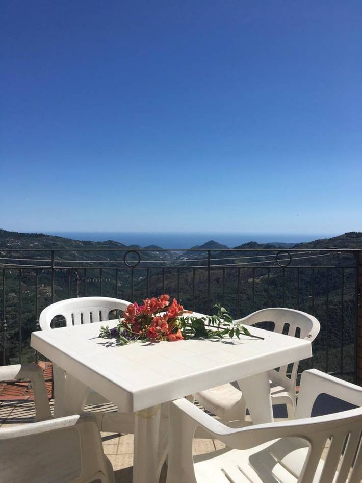 Ferienwohnung für 4 Personen, mit Terrasse und Ausblick in Perinaldo