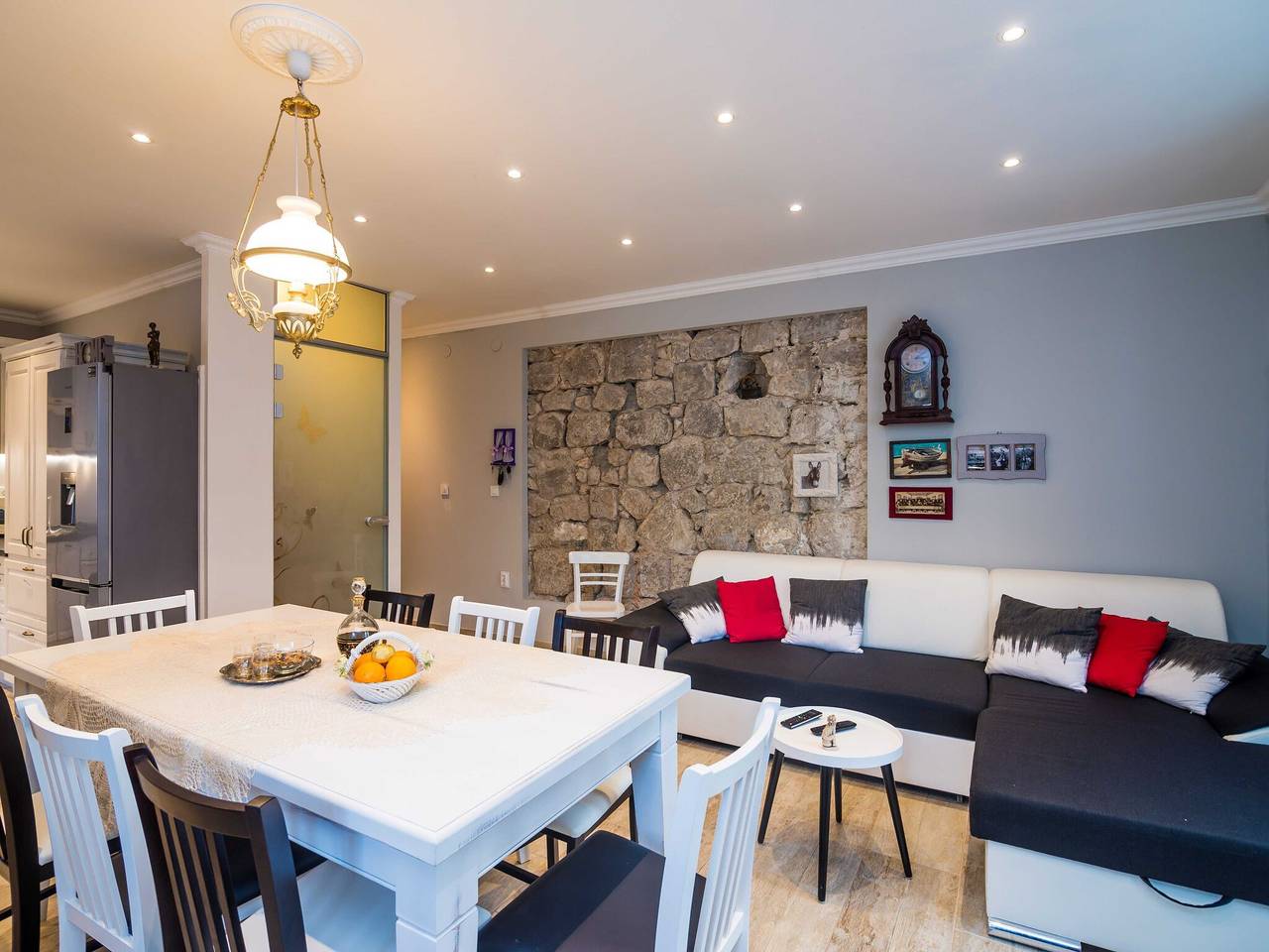 Villa Nives - Three-Bedroom Villa with Terrace and Sea View in Žuljana, Dubrovnik-Neretva