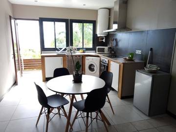 Gîte pour 3 personnes, avec jardin et vue dans Bois de Nèfles