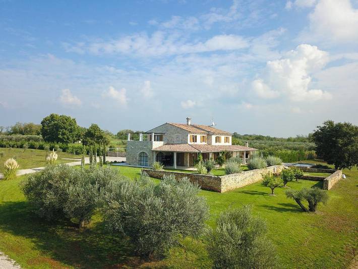 Villa für 10 Personen, mit Sauna und Whirlpool sowie Pool und Garten, mit Haustier in Umag