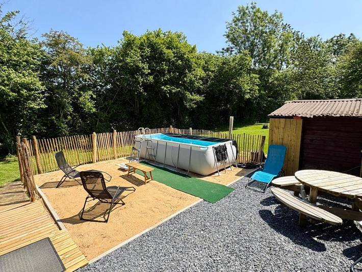Lodge pour 2 personnes, avec Jacuzzi et Terrasse ainsi que Jardin et Piscine à Gouvy