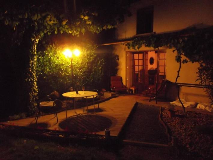 Chambre d’hôte pour 2 personnes, avec vue et jardin à Ménesplet