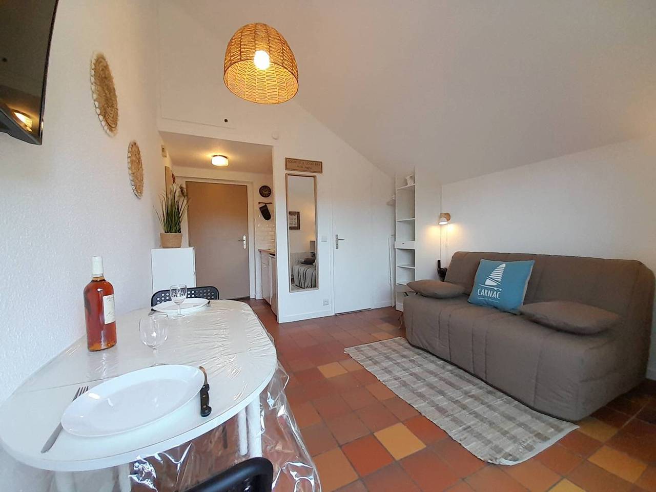 Entire studio, Cozy Studio in Carnac - Near Beach & Thalassotherapy - Terrace & Garage Included in Carnac, Côte des Mégalithes