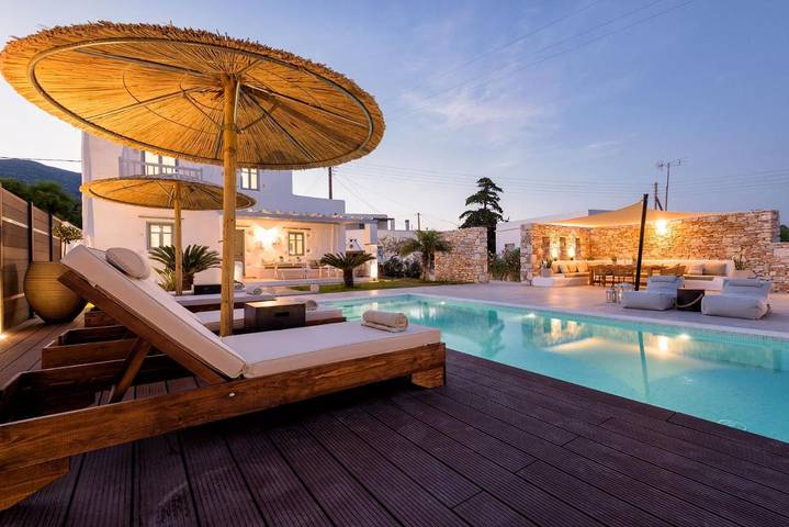 Location de vacances pour 12 personnes, avec vue ainsi que jardin et piscine dans Drios