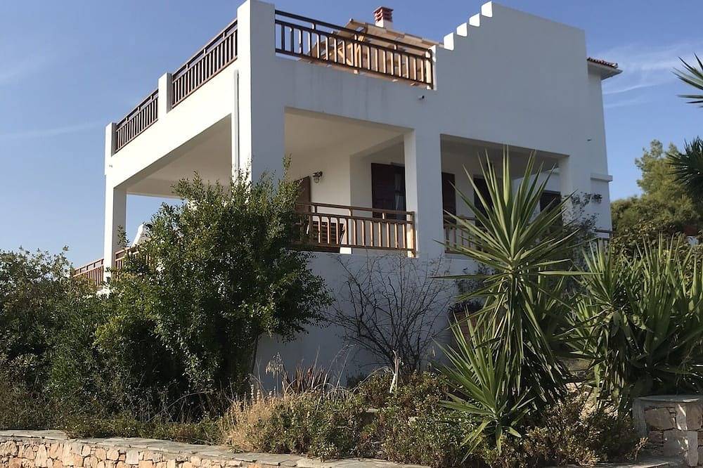 Paggiri House On Alonissos Island. Tranquil Surroundings With Spectacular Views in Alonissos