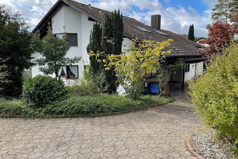 Ganze Wohnung, Sehr große, familienfreundliche Ferienwohnung in ruhiger Umgebung im Hegau in Engen, Hegau