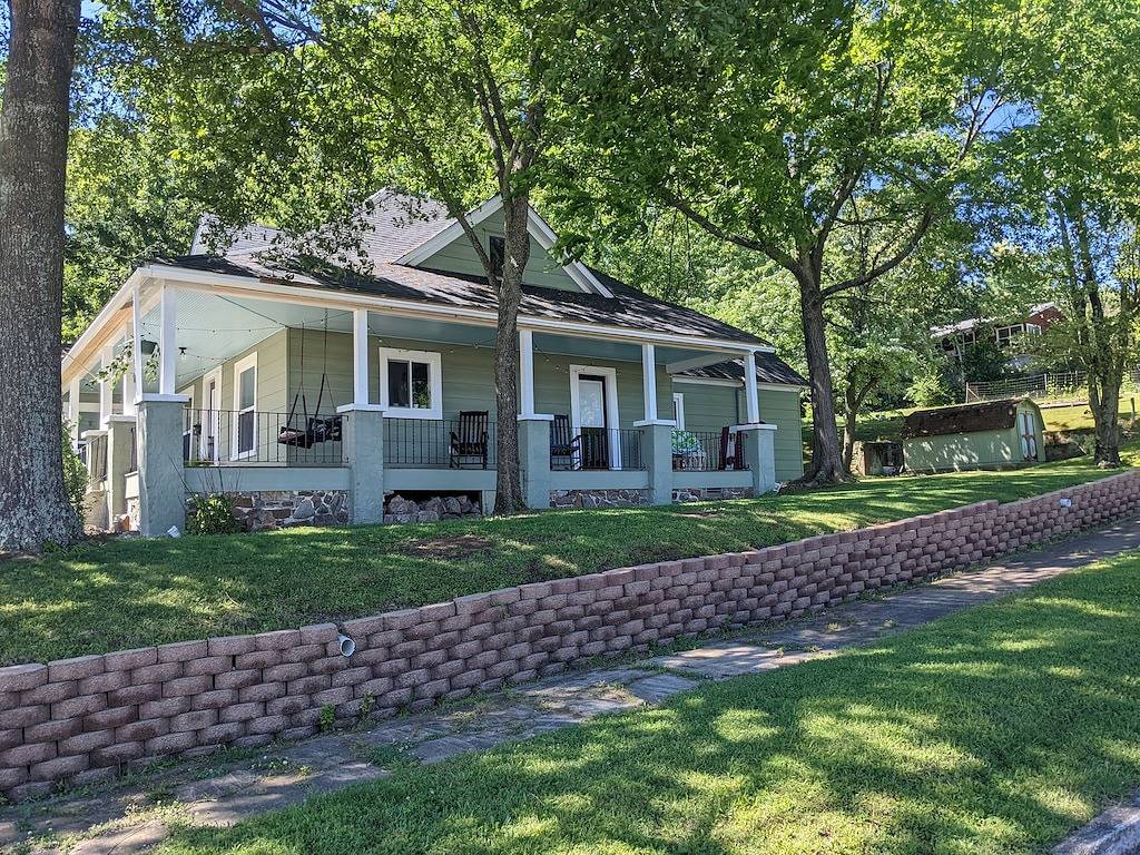 The Ouachita Depot- Large house/Perfect location in Mena, Ouachita National Forest