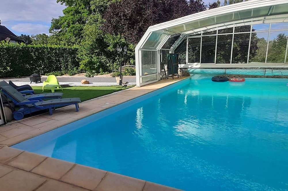 Maison avec piscine a coté du circuit des 24h et du pole européen du cheval in Champagné (Sarthe), Sarthe