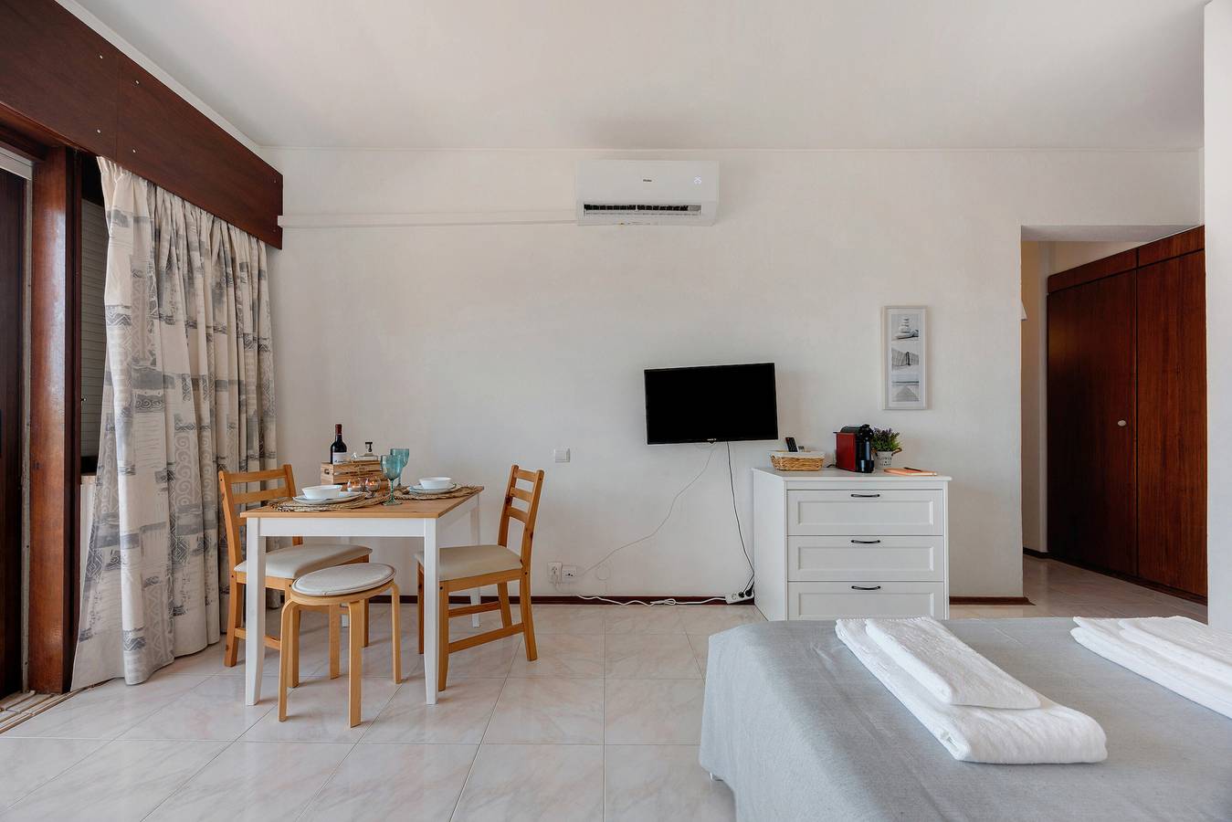 Entire apartment, Apartment 'Pôr Do Sol' with Sea View, Wi-Fi and Air Conditioning in Alvor, Faro District