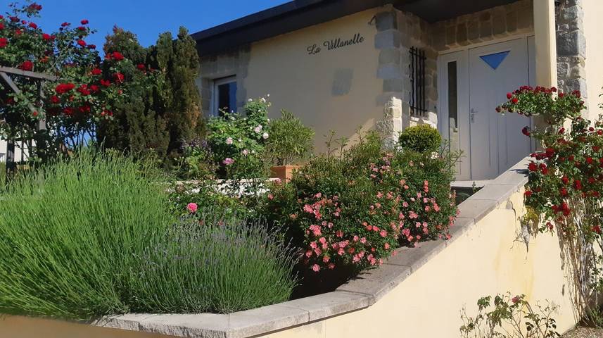 Chambre d’hôte pour 2 personnes, avec Jacuzzi ainsi que Terrasse et Jardin à Frasne-le-Château