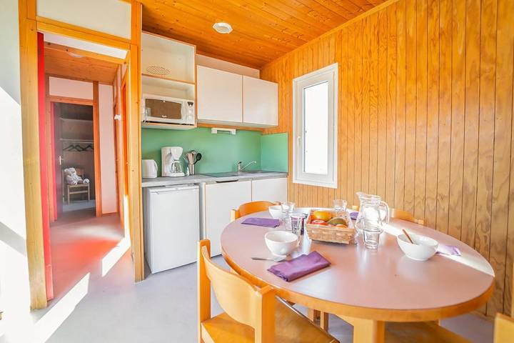 Gîte pour 4 personnes, avec terrasse ainsi que jardin et piscine à Le Malzieu-Ville - 4