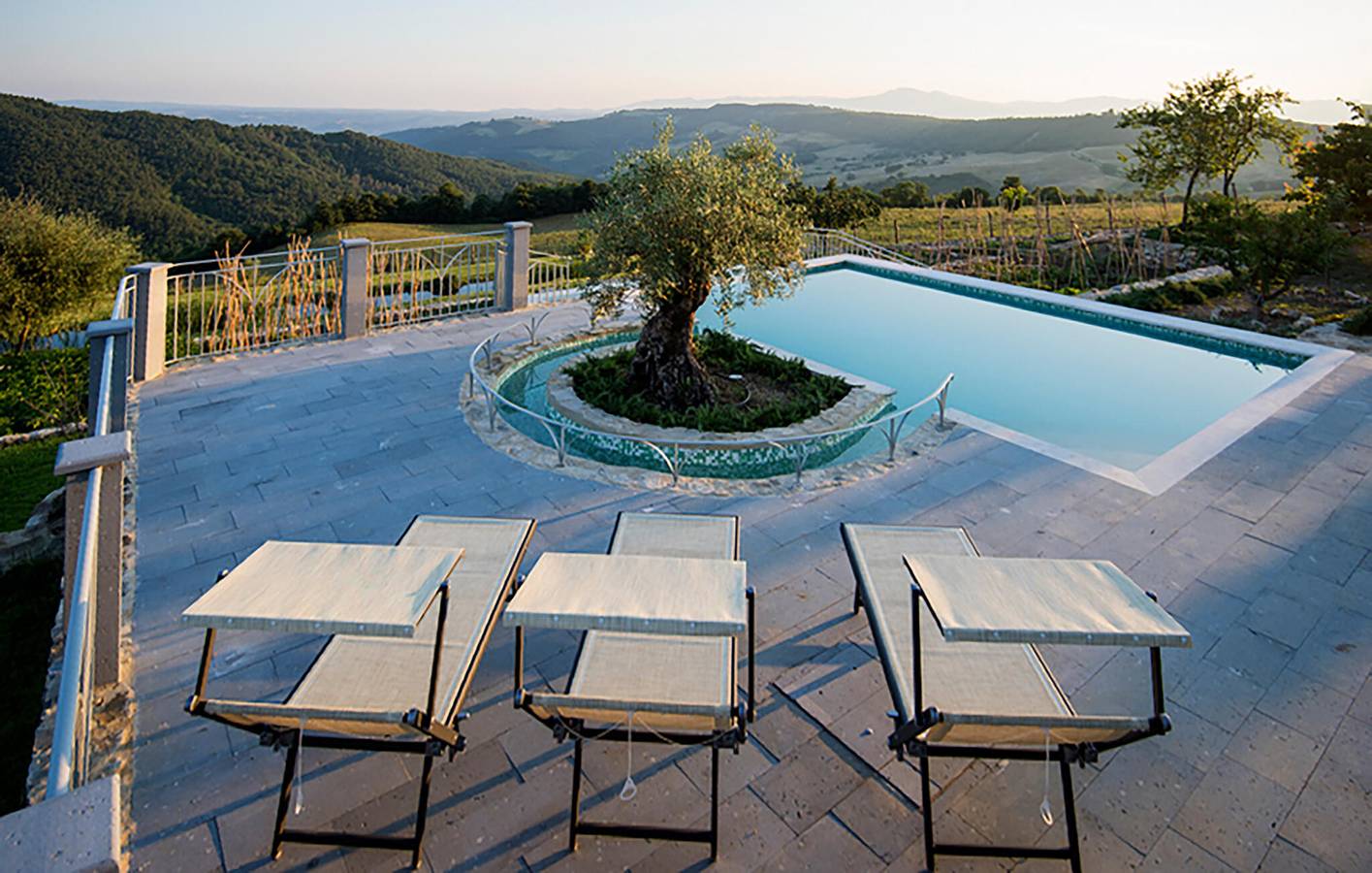 Appartamento di lusso con piscina, parcheggio, WiFi e aria condizionata in Acquapendente, Parco di Monte Peglia e Selva di Meana