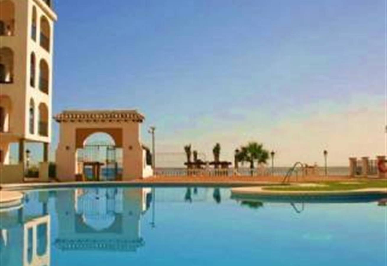 Entire apartment, Frontline Beach Apartment - Superb !!  in La Duquesa, Manilva