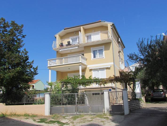 Ferienwohnung für 4 Personen, mit Balkon/Terrasse in Sveti Filip i Jakov