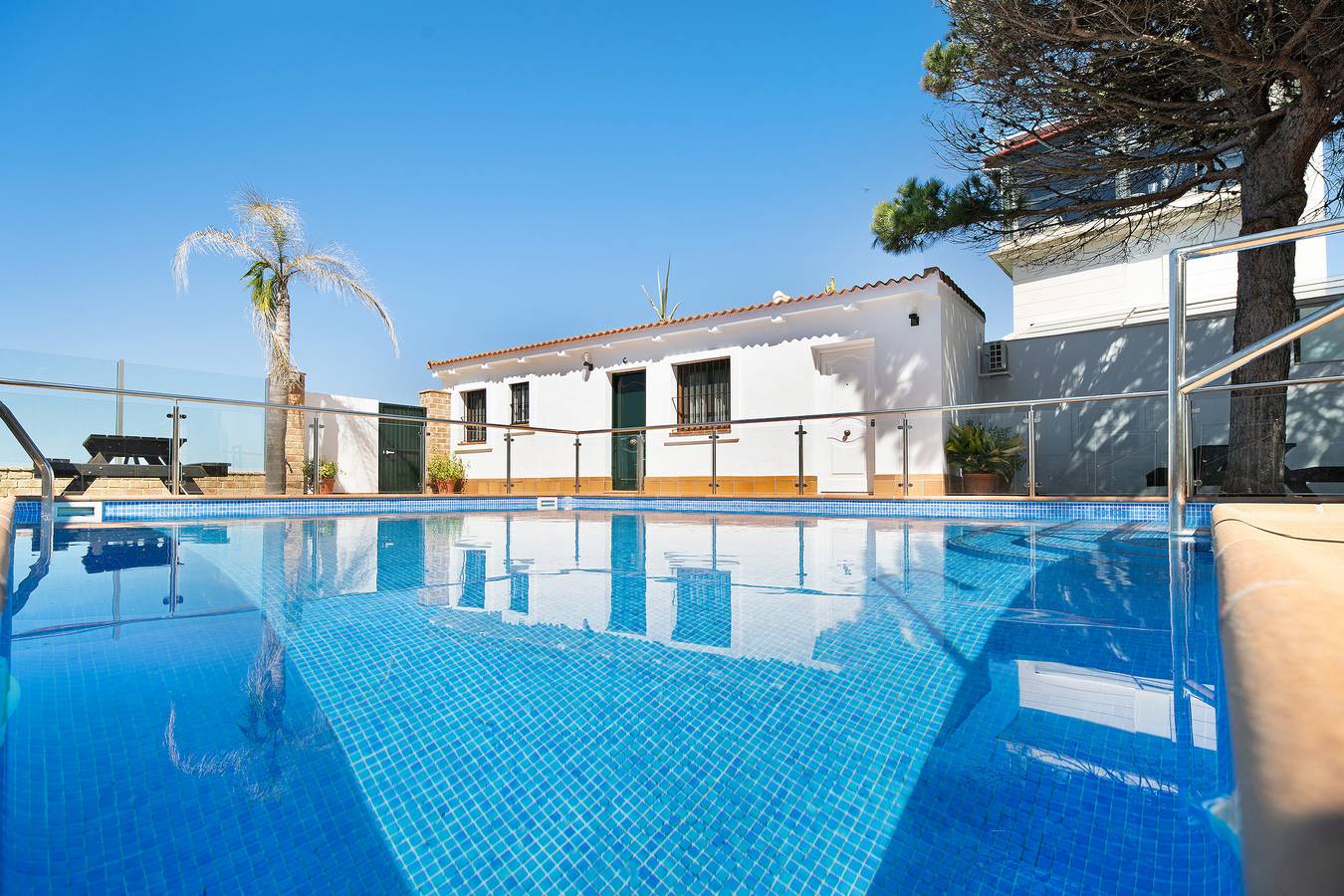 Entire apartment, Holiday Home "Novobarrosa C" with Sea View, Shared Pool & Wi-Fi in Novo Sancti Petri, Chiclana de la Frontera