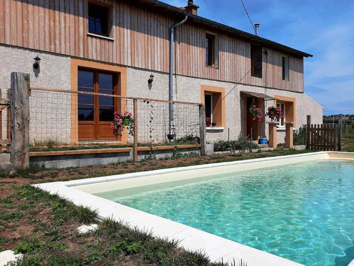 Chambre d’hôte pour 4 personnes, avec Terrasse et Jardin ainsi que Piscine et Vue