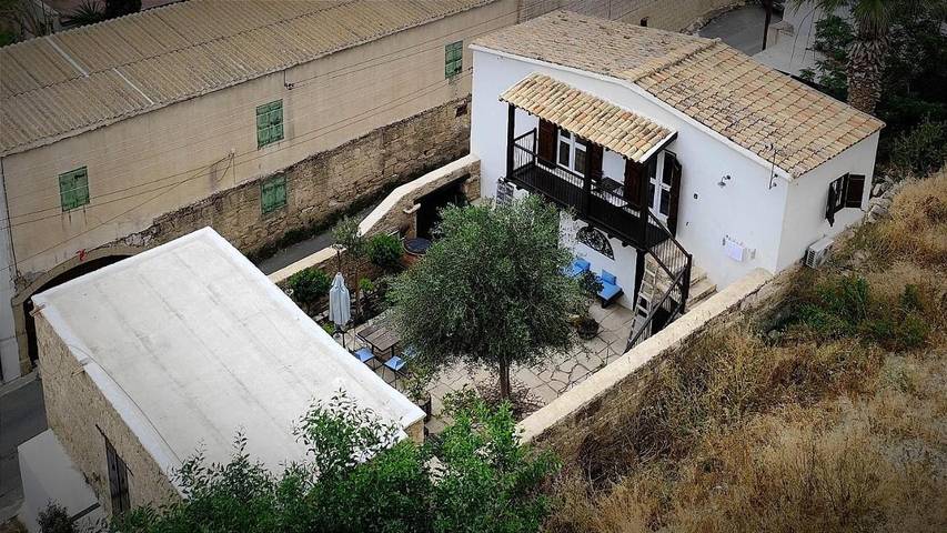 Gîte pour 3 personnes, avec jardin dans Oróklini - 3
