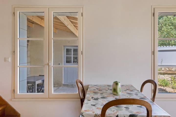 Holiday Home 'Quai De Loire' with Private Terrace, Private Garden and Wi-Fi in Chouzé-sur-Loire, Loiredalen