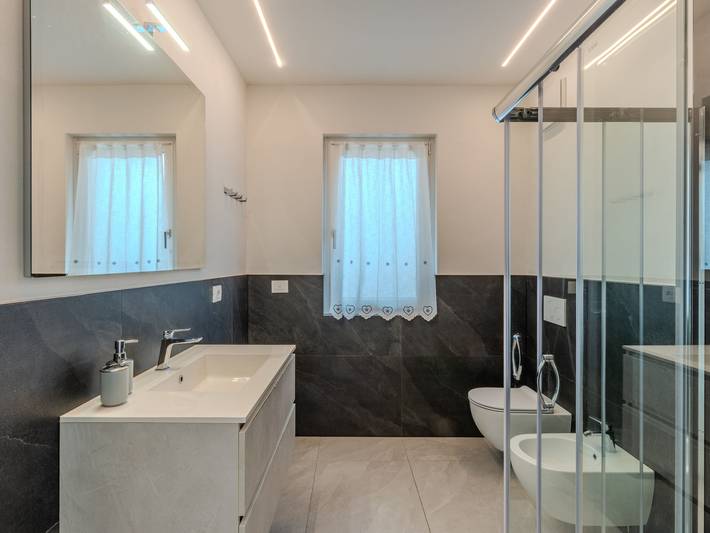 Gîte pour 5 personnes, avec Balcon et Terrasse ainsi que Jardin et Vue à Tenno - 4