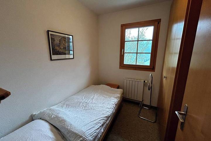 Sehr komfortables Chalet für 6 Personen: Erdgeschoss: Wohnraum mit Kamin - Küche mit Spülmaschine, F in Grimentz, Anniviers