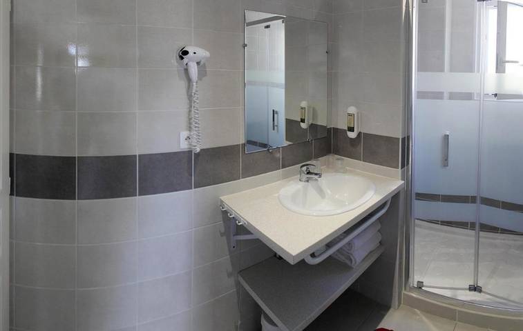 Hôtel pour 3 personnes, avec jardin et piscine, animaux acceptés dans Plage du Platin - 3