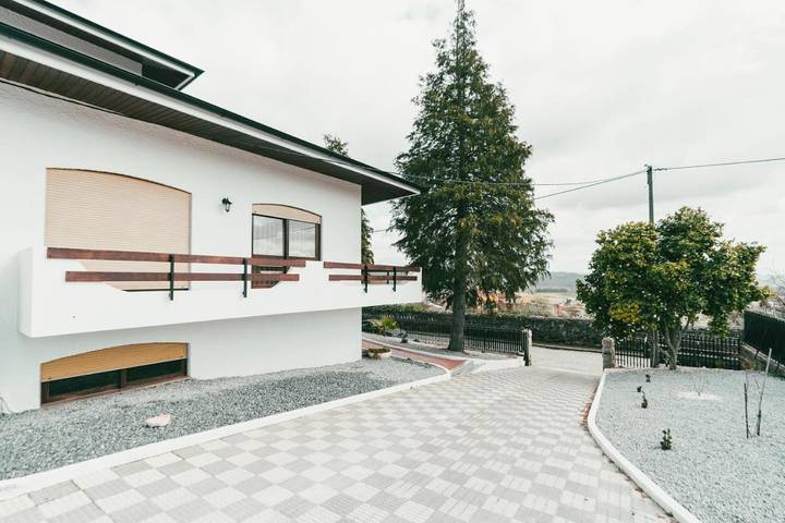 Gîte pour 4 personnes, avec vue ainsi que piscine et jardin dans Alijó - 2