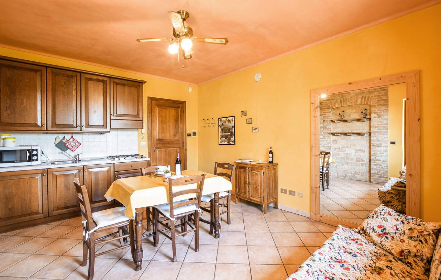 Hel ferielejlighed, Ferielejlighed for 4 personer med have in Monforte d'Alba, Langhe