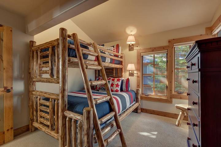 Vacation rental for 10 people, with hot tub and terrace in Donner Lake
