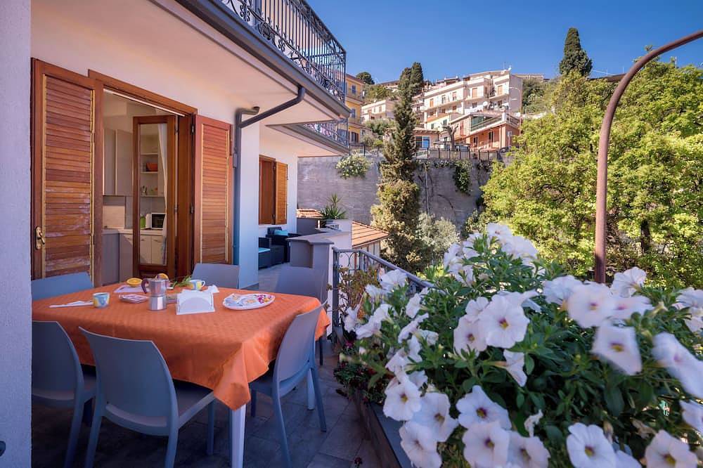 Appartamento intero, [Taormina Matthome] 850m dal centro | Parcheggio esterno | Wi-Fi | Vista mare in Taormina, Provincia di Messina