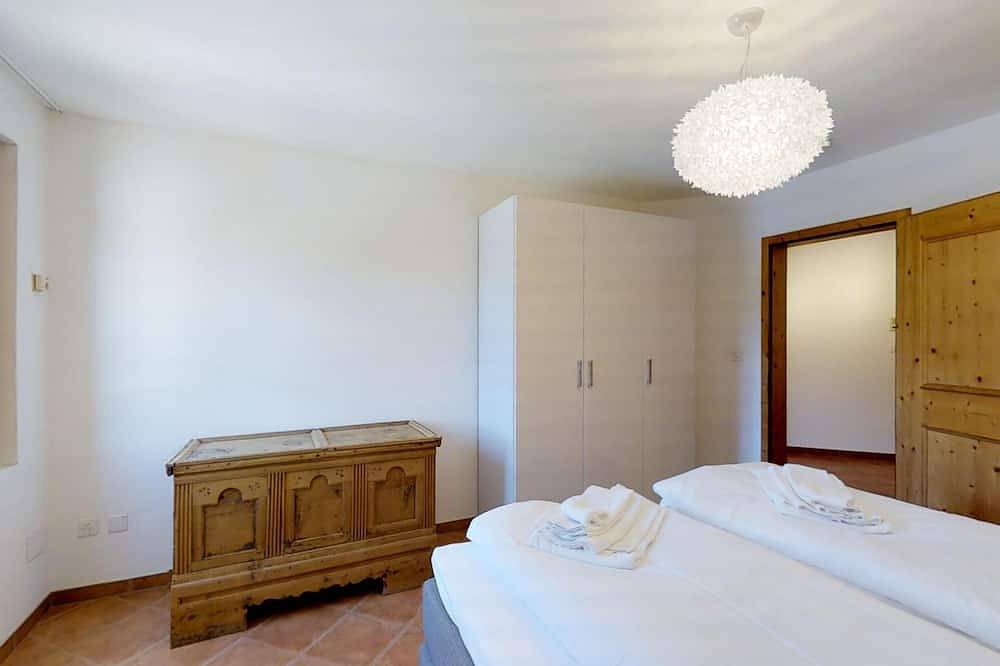 Appartement entier, Modern 2 1/2 Zwg au premier étage à environ 60 mètres carrés. in Bregaglia, Saint-Moritz