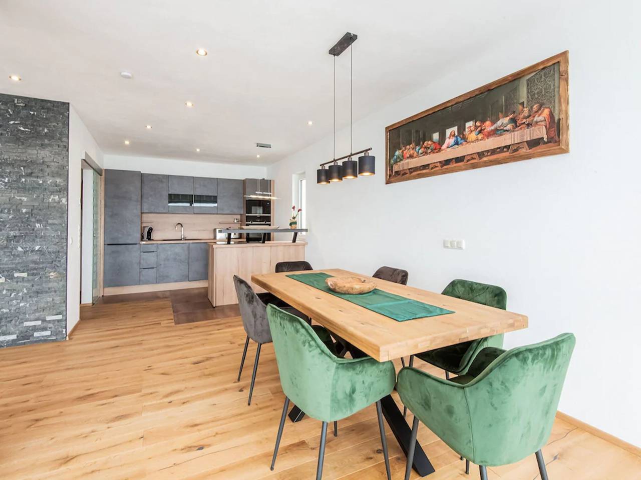 Modern Apartment in Stuhlfelden with Hot Tub in Mittersill, Pinzgau