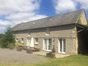Gîte pour 21 personnes, avec piscine ainsi que jardin et vue, animaux acceptés à Romagny