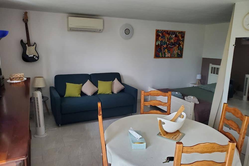 Appartement entier, Nice independent studio on the ground floor of a villa in L estaque Mourepiane. in Marseille, Côte méditerranéenne (France)