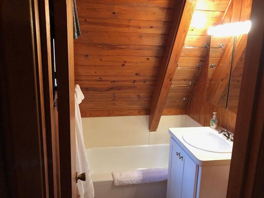 Kleiner A-Rahmen, große Veranda, Lake Hamilton in Ouachita National Forest