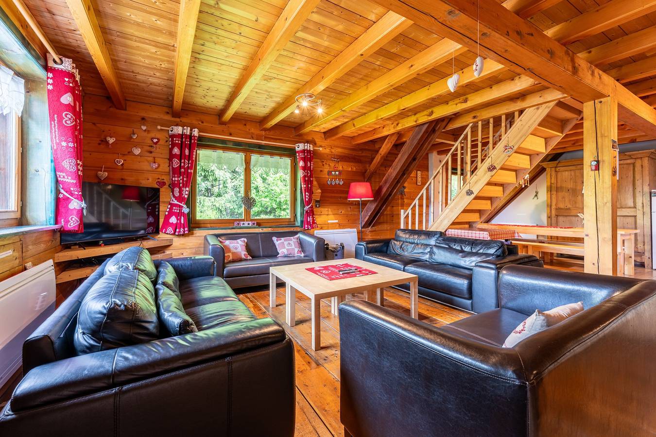 Appartement entier, Appartement "Le Chamois" avec terrasse partagée, balcon et Wi-Fi in Flumet, Région d'Albertville