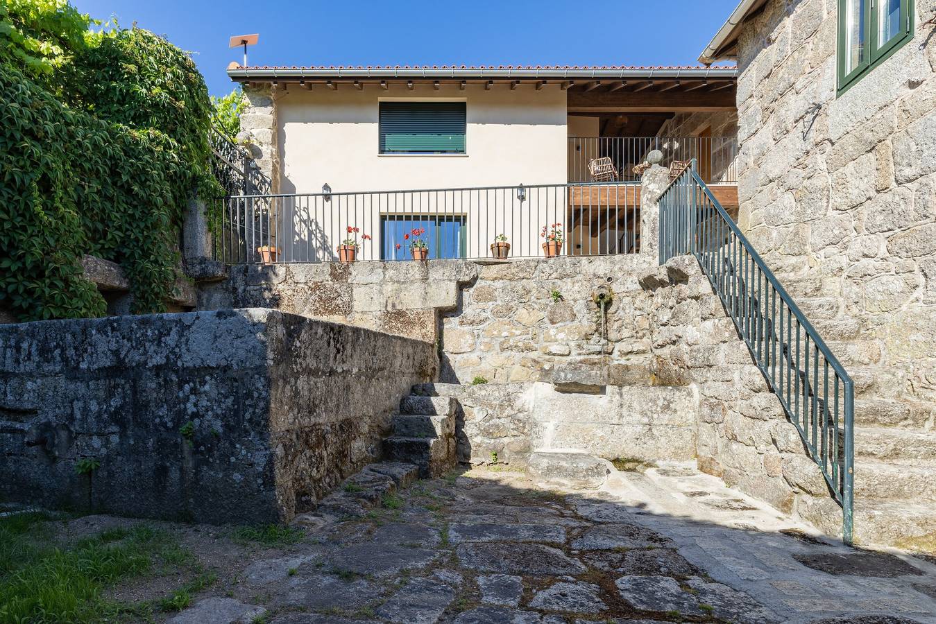 Cdc 3 Casa do Capitán dans la nature, avec climatisation et piscine in Leiro, Orense Région