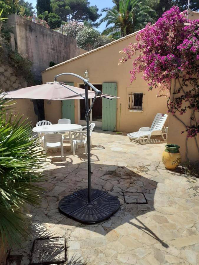 Gîte pour 4 personnes, avec terrasse et vue dans Plage de la Madrague (Giens) - 3