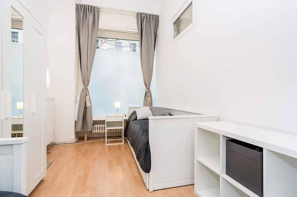 Ganze Wohnung, Moderne Ferienwohnung für bis zu 6 Personen mit 2 Schlafzimmern in Charlottenburg Berlin, Berlin