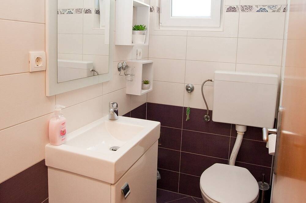 Entire apartment, One bedroom apartment with terrace and sea view Preko, Ugljan in Preko, Ugljan Island