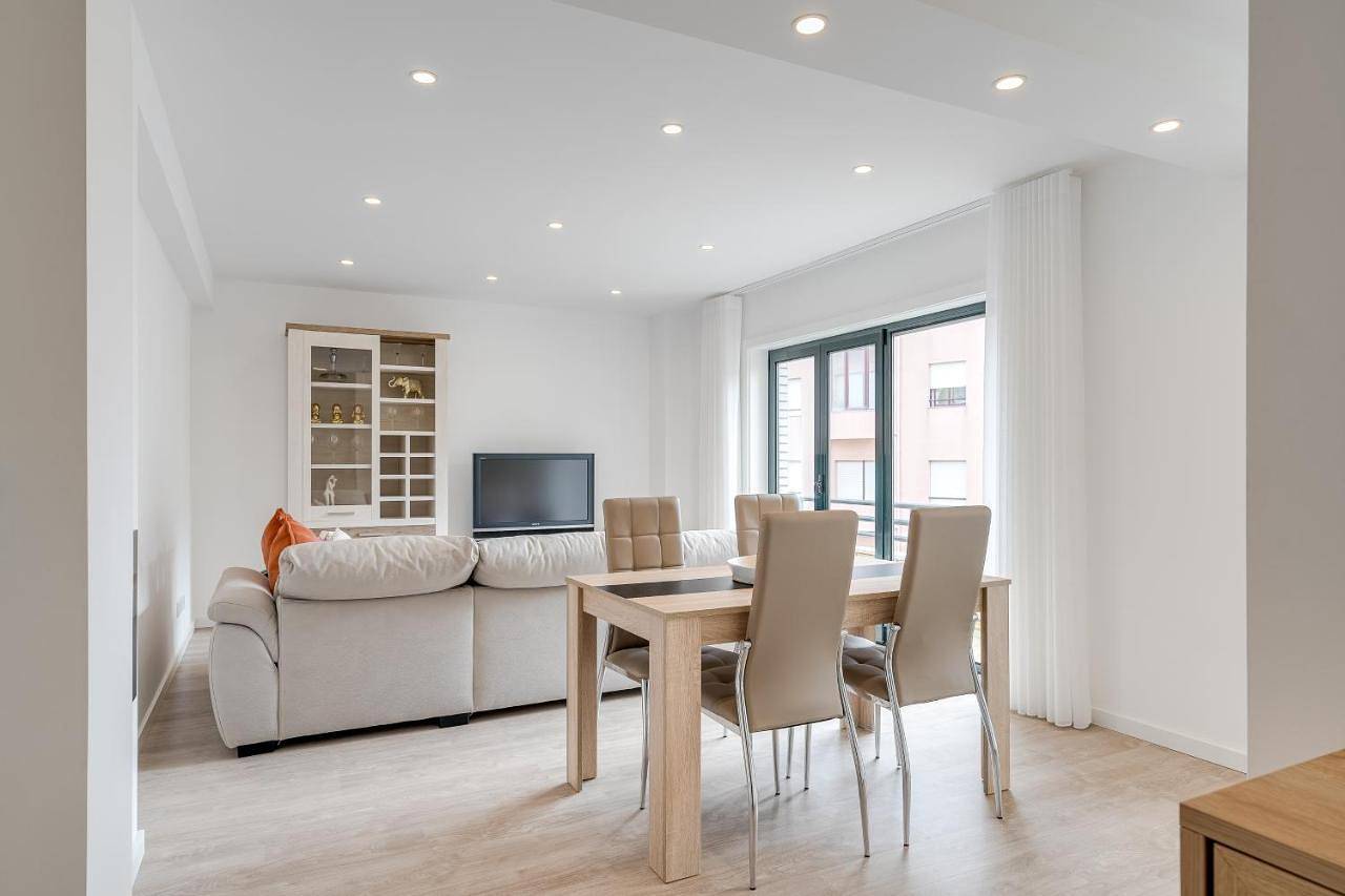 Apartamento inteiro, Host Wise - Bright Seaside Flat in Aver-o-Mar, Amorim e Terroso, Distrito do Porto