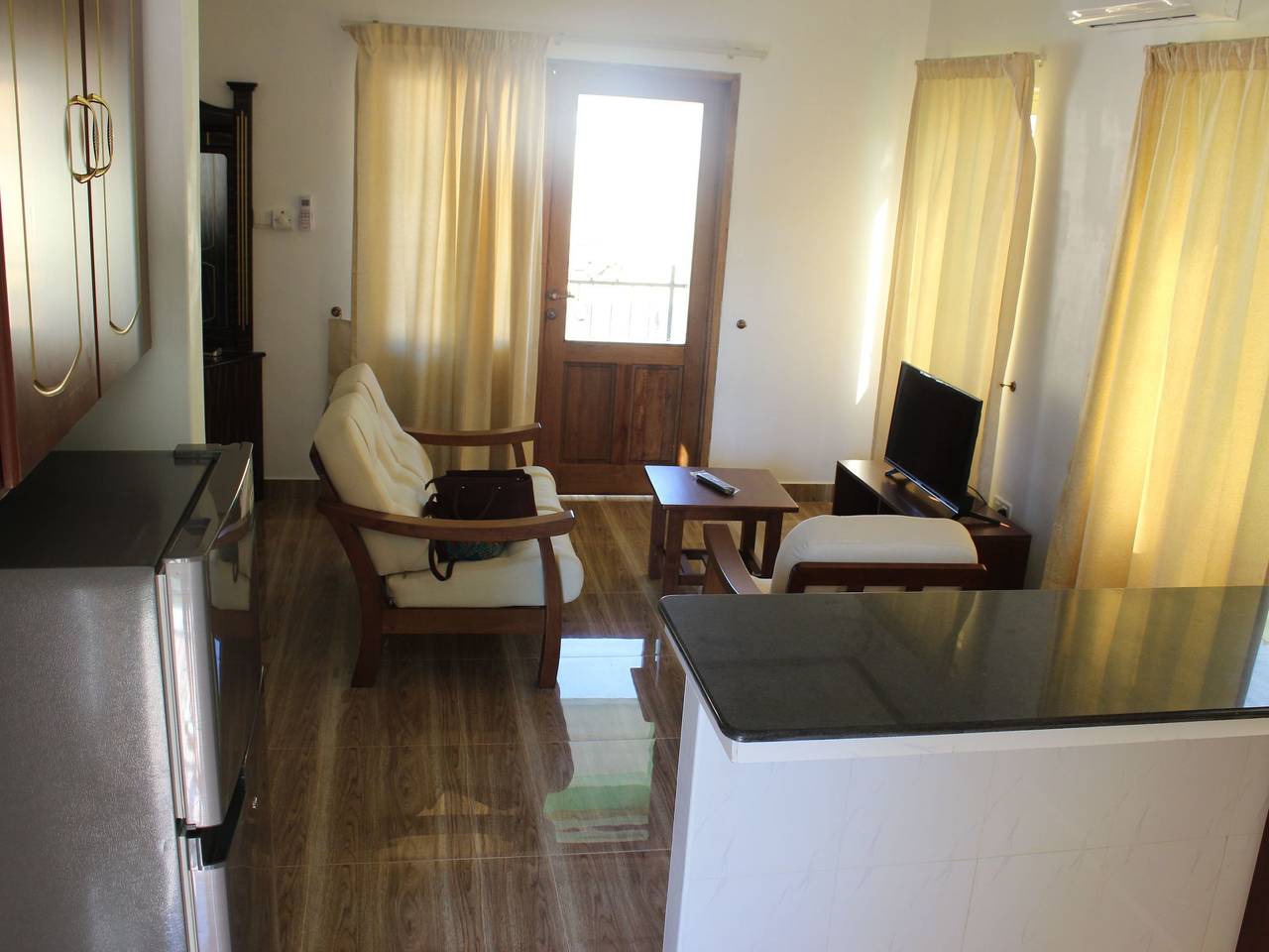 Ganze Wohnung, In Grand Anse mit Kleiner Terrasse in Seychellen