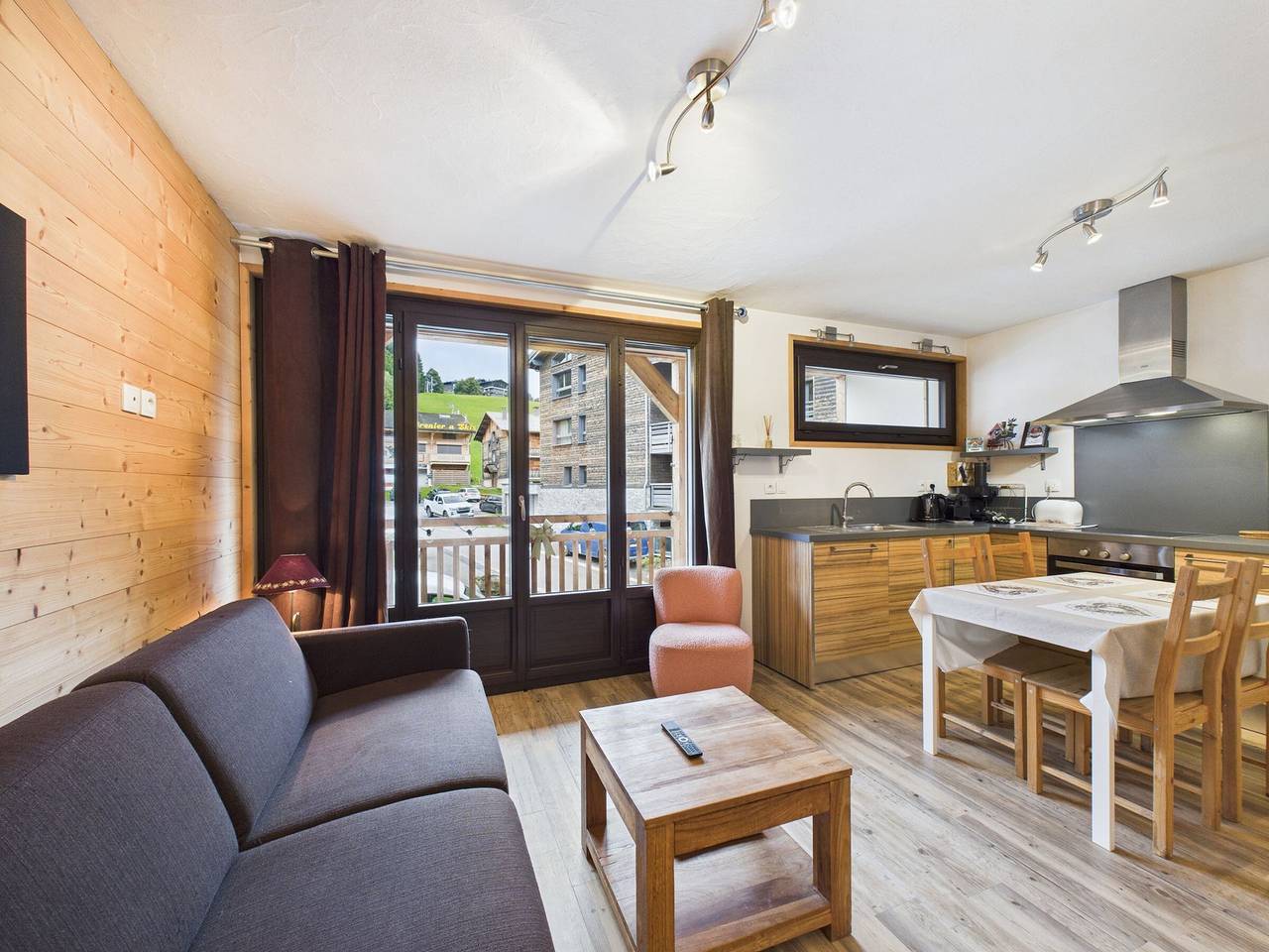 Appartement entier, Appartement au centre des Gets avec balcon, proche pistes, commerces et activités, 4/5 couchages in Les Gets, Les Portes du Soleil