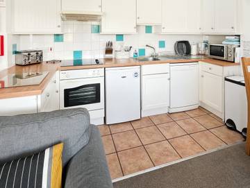 Vacation Rental for 4 Guests in West Dorset Heritage Coast, South West England, Picture 3