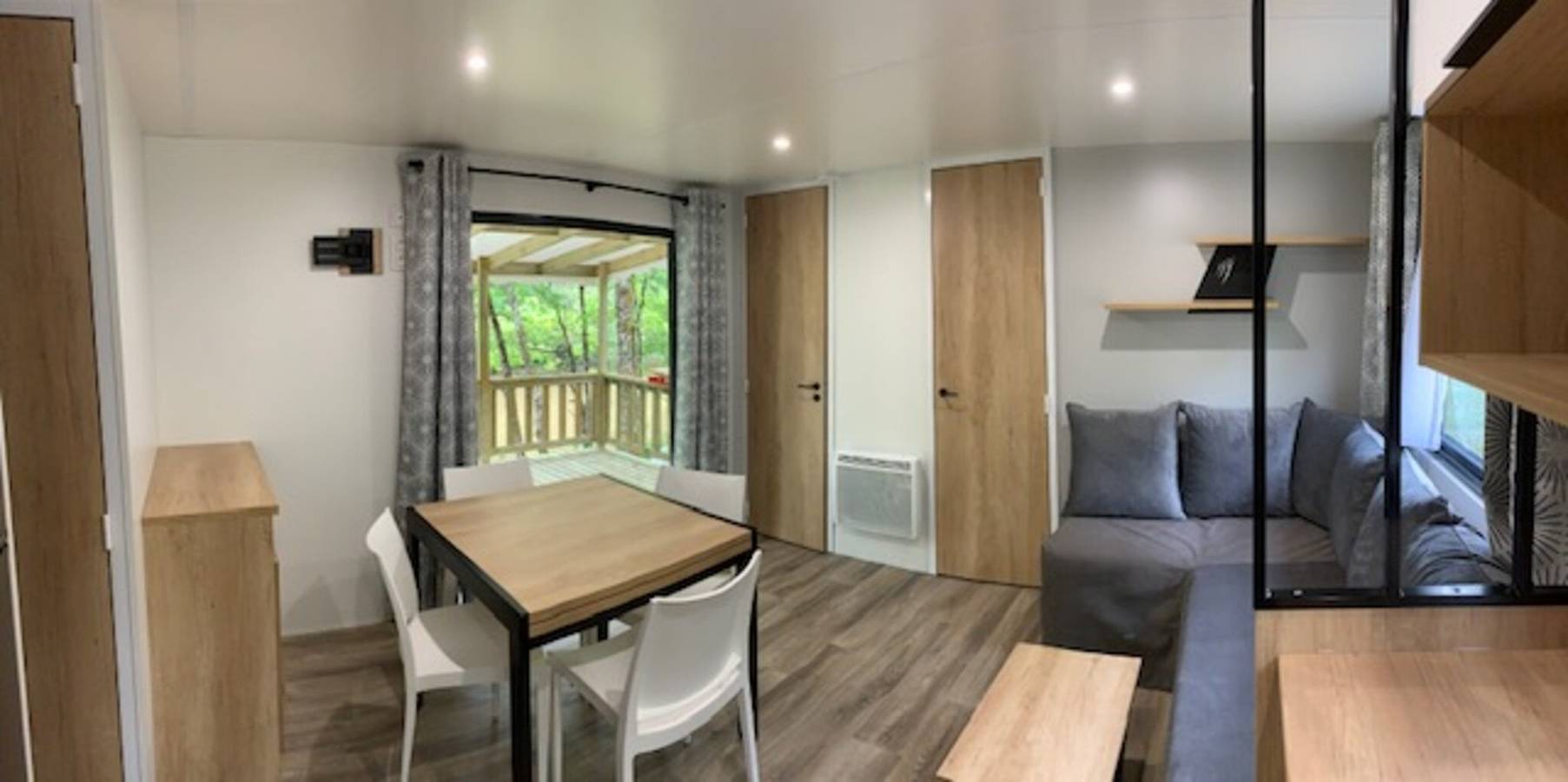 Mobile Home 'Mobilhome Confort 6 Personnes 71' with Private Terrace, Private Garden and Wi-Fi in Bretagne-d'Armagnac, Gers