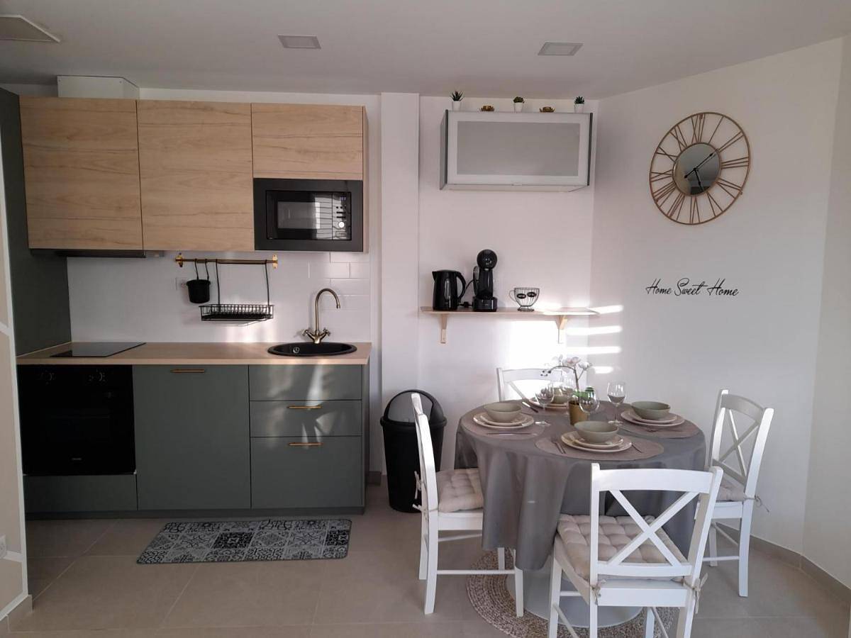 Appartement entier, One-Bedroom Apartment in Le Mesnil-Amelot, Seine-et-Marne