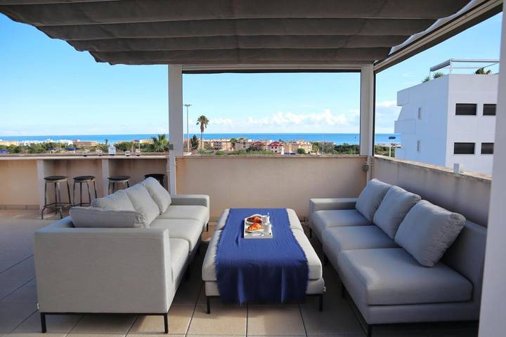 Villa voor 7 personen, with Terras and Tuin as well as Zwembad in Guardamar del Segura