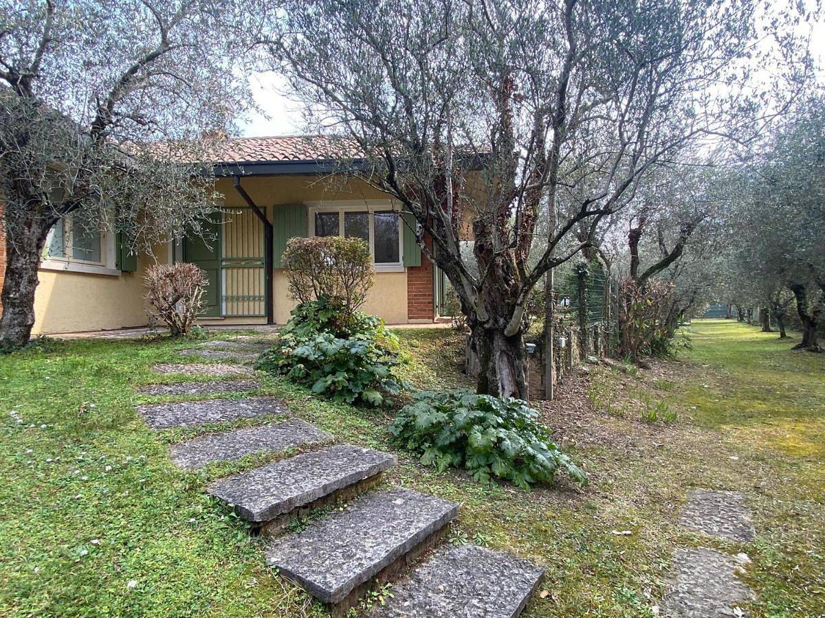 Villa Sweet Flower - with Private Pool and Garden in Lido di Manerba, Manerba del Garda
