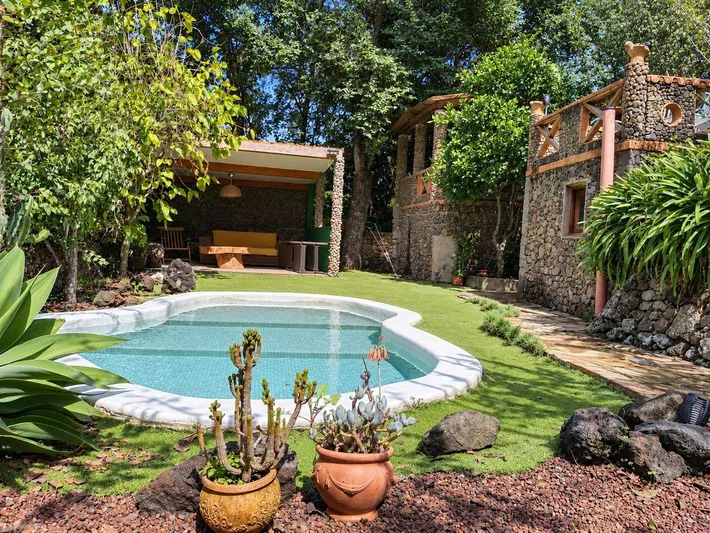 Chalet for 4 people, with garden and pool as well as view - 1