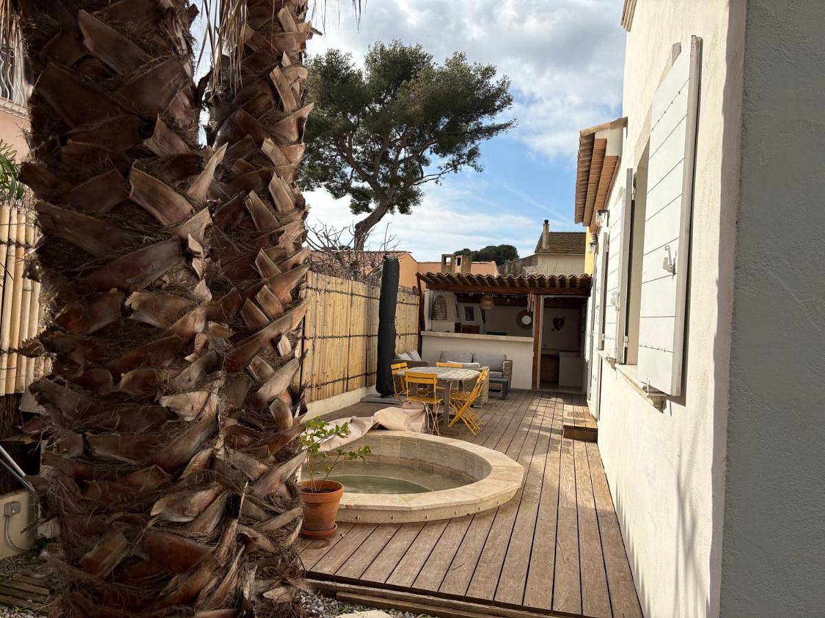Maison de bord de mer ,Hyères, 3 chambres, jardin, calme in l'Ayguade, Hyeres