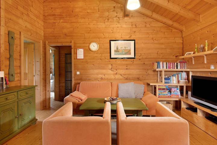 Entire apartment, Apartment 'Blockhaus Hedwig Eins' with Shared Pool, Private Terrace and Wi-Fi in Stamsried, Eastern Bavaria